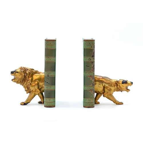 Sub.:35 - Lote: 204 -  Pareja de sujeta-libros con le�n y leona en plomo dorado y pintado.