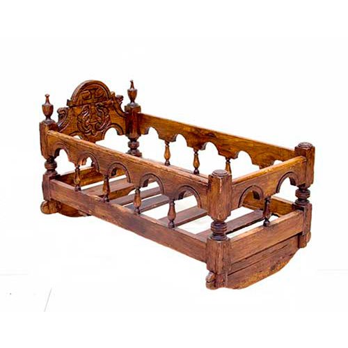 Sub.:35 - Lote: 265 -  Cuna-balanc�n r�stica en madera torneada.