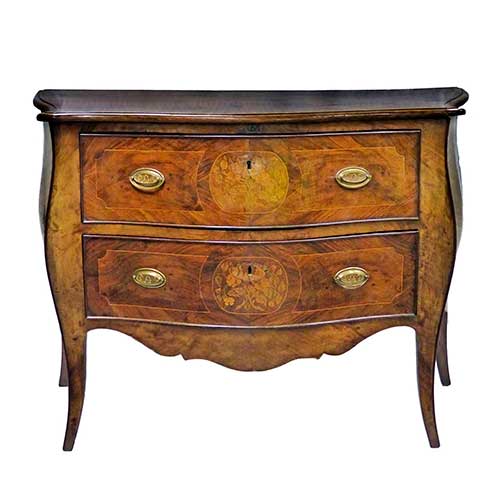 Sub.:36 - Lote: 251 -  C�moda italiana en madera de nogal y marqueter�a