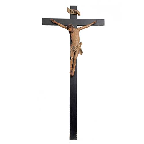 Sub.:36 - Lote: 200 -  Crucifijo en madera tallada realizado en el siglo XVIII.