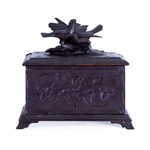 Sub.:36 - Lote: 305 -  Purera en madera tallada con p�jaros en la tapa