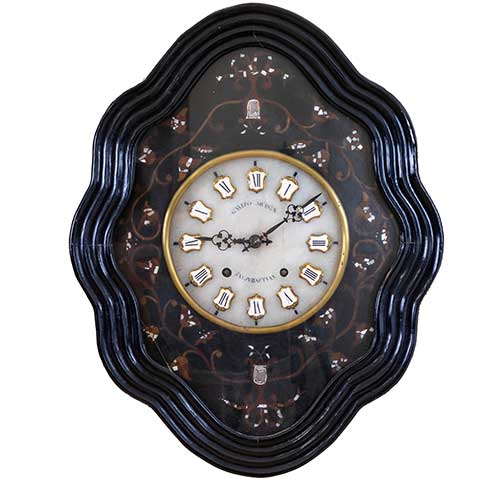 Sub.:36 - Lote: 242 -  Reloj de ojo de buey con esfera de alabastro Firmada de Gabino Murga de San Sebastian.Numeraci�n esmaltada siglo XIX