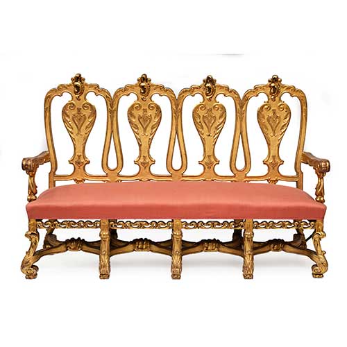 Sub.:36 - Lote: 151 -  Canap� alfonsino dorado de respaldo alto con palas talladas. �poca Alfonsina a juego con el lote anterior