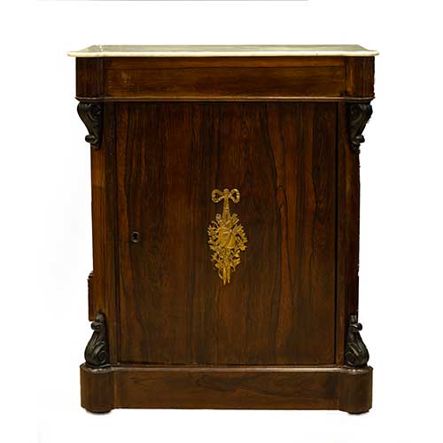 Sub.:36 - Lote: 252 -  Entred�s de una puerta con aplique en bronce y caj�n en cintura