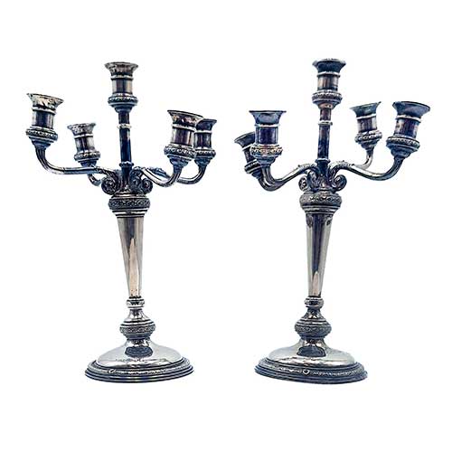 Sub.:36 - Lote: 201 -  Pareja de candelabros en plata de cinco luces con roturas. Peso 858 gr