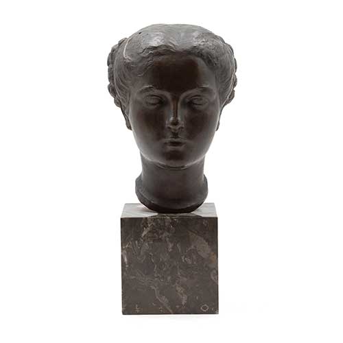 Sub.:36 - Lote: 139 -  Busto de mujer en bronce patinado firmado y fechado, Collet 44