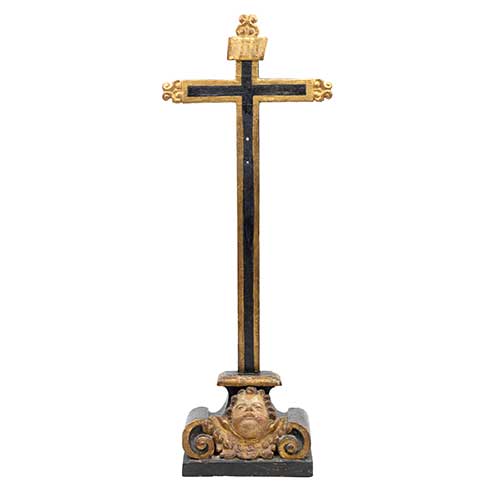 Sub.:36 - Lote: 249 -  Cruz de mesa lacada y dorada con cabeza de �ngel tallado y policromado en la base