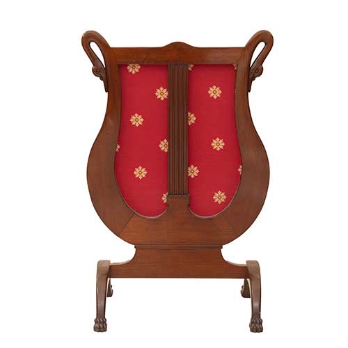 Sub.:36 - Lote: 316 -  Pantalla de chimenea en madera de caoba tallada con cabezas de cisne y pies de garra, Francia S.XIX