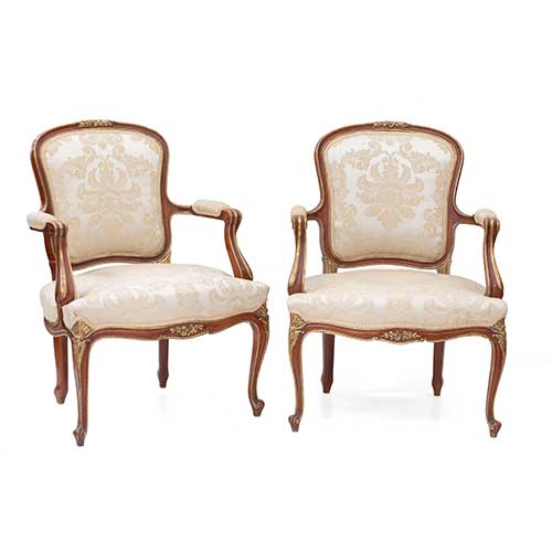 Sub.:36 - Lote: 136 -  Pareja de sillones estilo Lu�s XV de Sim�n Loscertales tapizados en damasco beige.