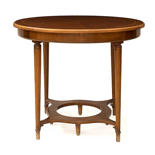 Sub.:36 - Lote: 137 -  Mesa redonda en madera patinada estilo Lu�s XVI con patas estriadas.