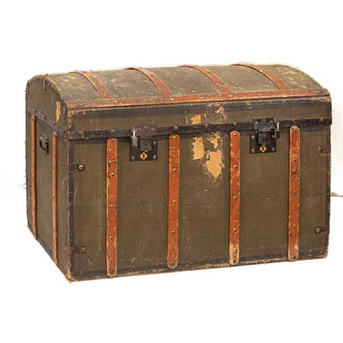 Sub.:36 - Lote: 269 -  Ba�l verde forrado en tela con refuerzos de madera