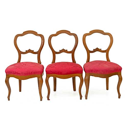 Sub.:36 - Lote: 294 -  Tres sillas isabelinas en nogal