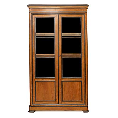 Sub.:36 - Lote: 295 -  Vitrina biblioteca en madera de nogal de dos puertas acristaladas. Siglo XIX