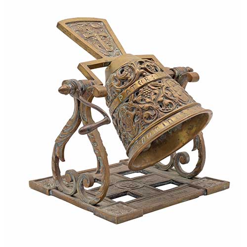 Sub.:36 - Lote: 289 -  Campana llamador de pared en bronce con inscripci�n y decoraci�n renacentista