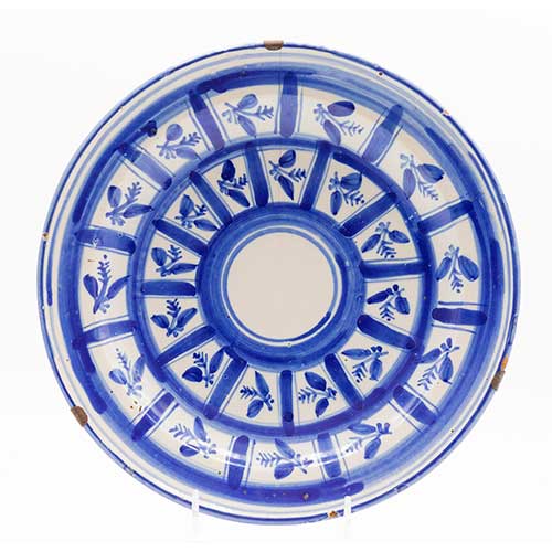 Sub.:36 - Lote: 347 -  Plato azul y blanco de Manises siglo XIX