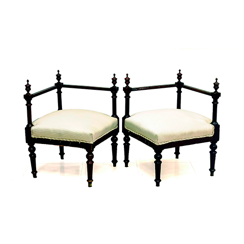 Sub.:37 - Lote: 161 -  Pareja de sillones rinconeros en madera torneada con tapicer�a.1900