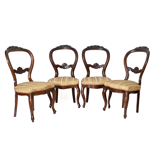 Sub.:37 - Lote: 1285 -  Cuatro sillas isabelinas en madera tallada y patinada.