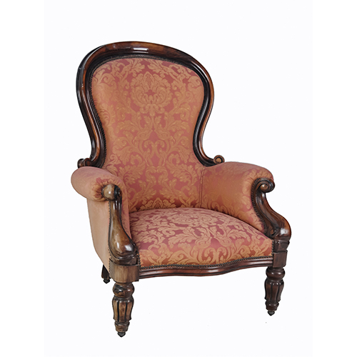 Sub.:37 - Lote: 227 -  Butaca victoriana en madera tallada, Inglaterra, finales S. XIX, con tapicer�a roja.