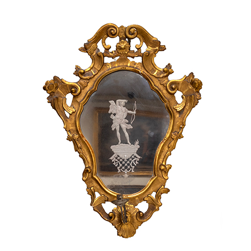 Sub.:37 - Lote: 177 -  Cornucopia en madera tallada y dorada del siglo XVIII