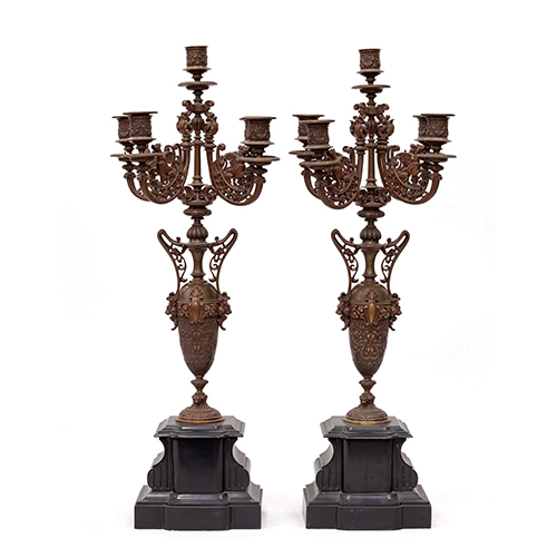 Sub.:37 - Lote: 223 -  Pareja de candelabros en bronce patinado de cinco brazos sobre base de m�rmol con motivos renacentistas. Francia, Napole�n III S. XIX