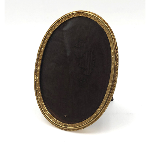 Sub.:37 - Lote: 1328 -  Marco portafotos oval en bronce dorado