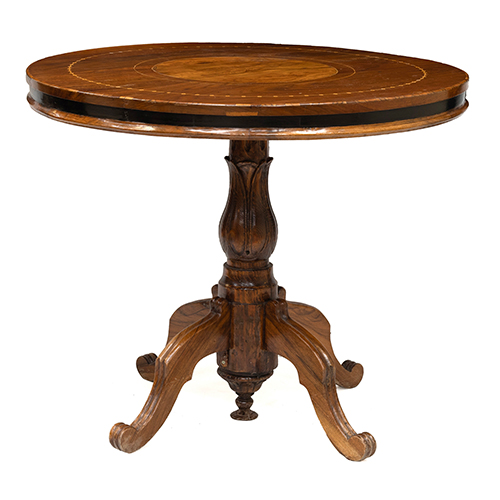 Sub.:37 - Lote: 178 -  Velador redondo con pie central torneado y cuatro patas. Tapa con marqueter�a