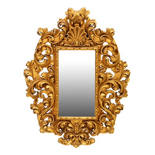 Sub.:37 - Lote: 1318 -  Espejo en madera tallada y dorada, con decoraci�n de roleos y concha S. XIX