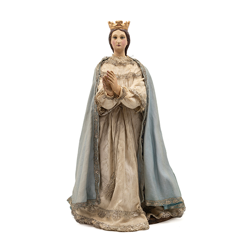 Sub.:37 - Lote: 262 -  Cap i Pota con urna en madera de pino patinado S. XIX y dos pequeos bcaros en porcelana