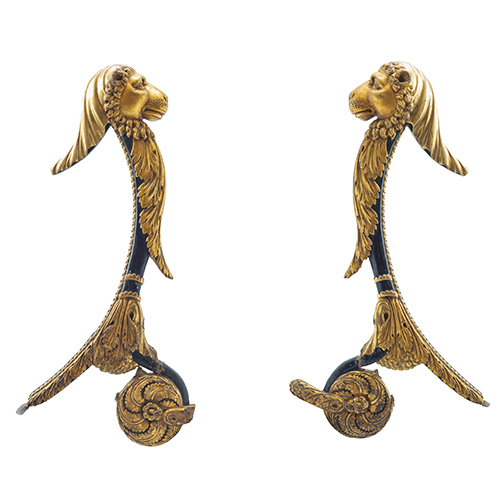 Sub.:37 - Lote: 338 -  Pareja de apliques en madera tallada y dorada con cabezas de le�n