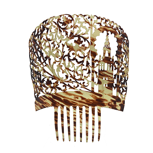 Sub.:37 - Lote: 1336 -  Mantilla rectangular y peineta de carey