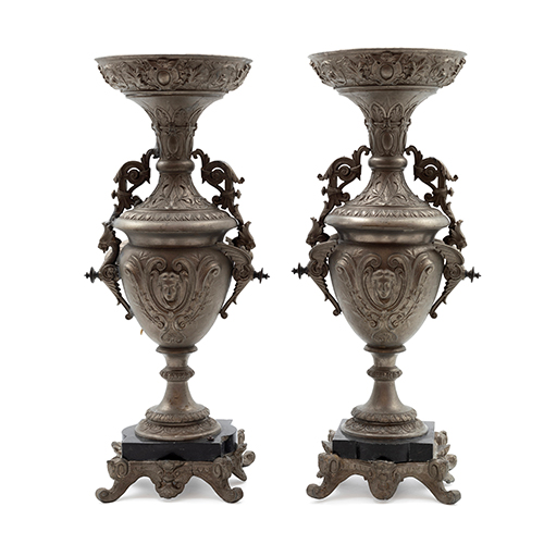 Sub.:37 - Lote: 282 -  Pareja de copas alfonsinas en calamina plateada y m�rmol