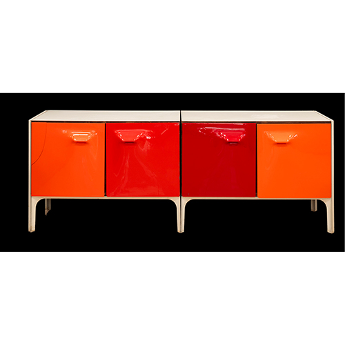 Sub.:37 - Lote: 1295 - RAYMOND LOEWY (Pars 1893- Montecarlo 1986) Aparador de cuatro puertas naranjas y rojas, caja blanca. En el interior cajones de colores. Con etiqueta DF-2000 Made in France