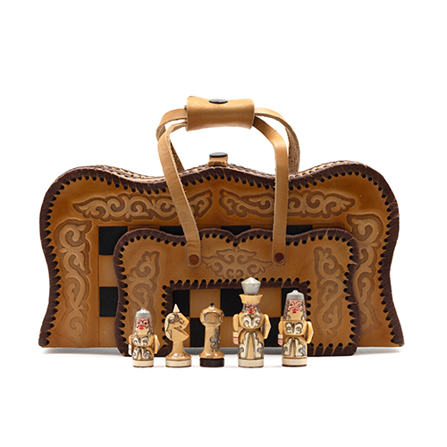 Sub.:37 - Lote: 285 -  Juego de ajedrez en estuche de cuero repujado