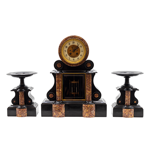 Sub.:37 - Lote: 243 -  Guarnici�n de reloj franc�s en m�rmol negro y brocatelle con p�ndulo de mercurio S. XIX