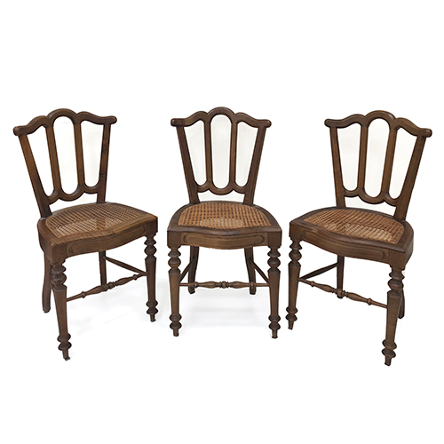 Sub.:37 - Lote: 185 -  Seis sillas en madera de nogal con asiento de rejilla