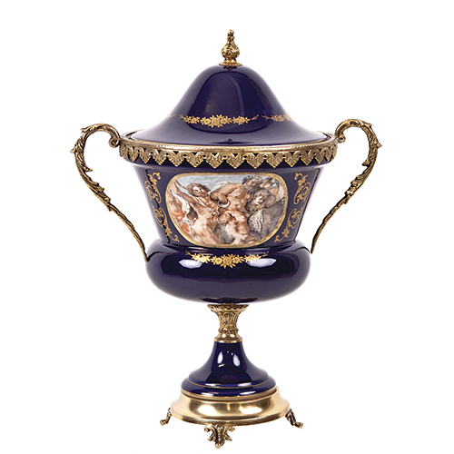 Sub.:38 - Lote: 1451 -  Jarr�n con tapa en porcelana azul cobalto y metal dorado, S. XX.