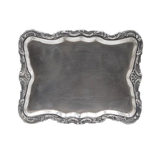 Sub.:38 - Lote: 1503 -  Peque�a bandeja cuadrangular de plata con ala cincelada