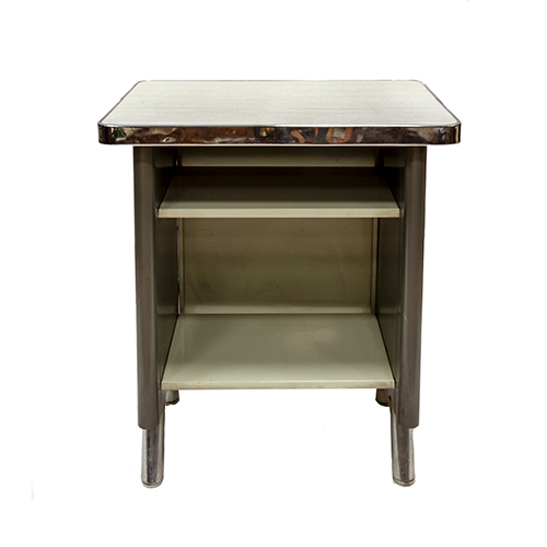 Sub.:38 - Lote: 1563 -  Peque�a mesa auxiliar de consulta en metal y fornica. A�os 60.