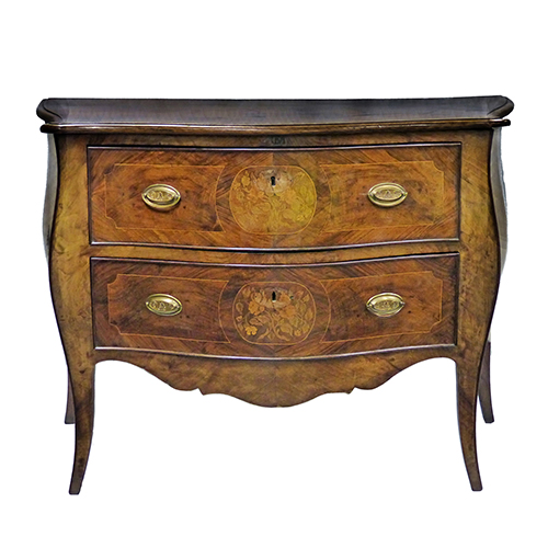 Sub.:38 - Lote: 1281 -  C�moda italiana en madera de nogal y marqueter�a