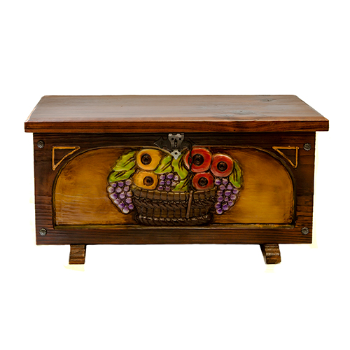 Sub.:38 - Lote: 198 -  Arquilla en madera de pino tallada y policromada con relieve de motivos frutales.