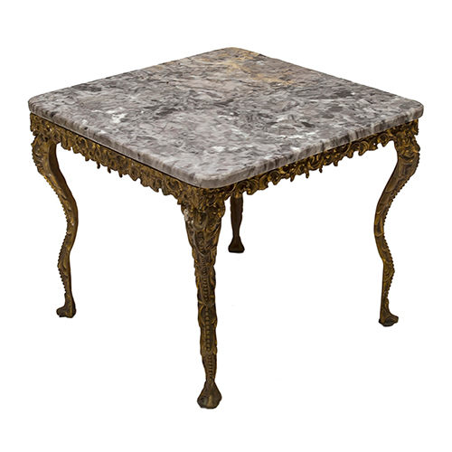 Sub.:38 - Lote: 1454 -  Mesa baja en bronce con tapa de m�rmol.