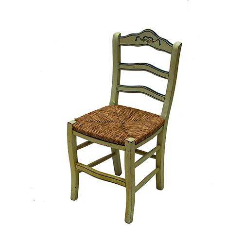 Sub.:38 - Lote: 1559 -  Silla en madera patinada con asiento de enea.