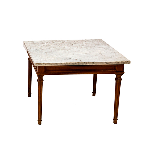 Sub.:38 - Lote: 1453 -  Una mesita estilo Luis XVI con tapa de m�rmol.