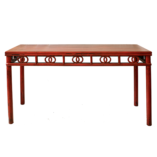 Sub.:38 - Lote: 1317 -  Mesa alta oriental en madera lacada con decoraci�n tallada en cintura.