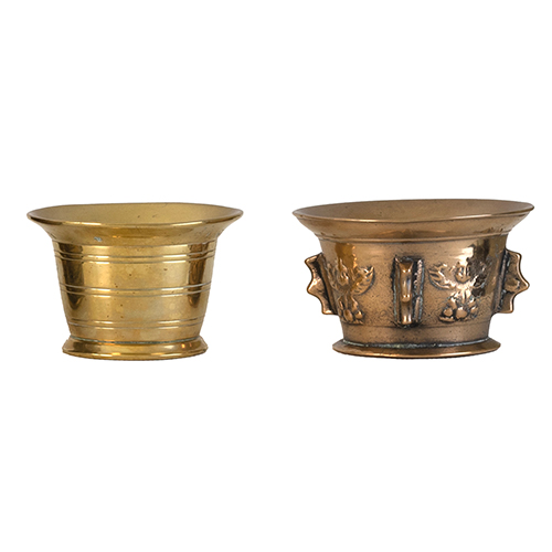 Sub.:38 - Lote: 1368 -  Dos almireces en bronce