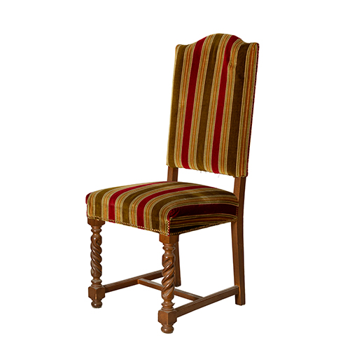 Sub.:38 - Lote: 1323 -  Silla con patas torneadas.