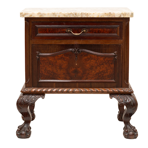 Sub.:38 - Lote: 1410 -  Mesilla en madera de caoba y ra�z, con un caj�n y puerta abatible.Tapa de m�rmol veteado