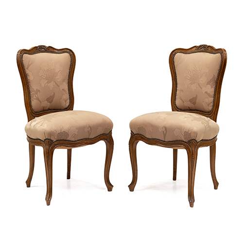 Sub.:38 - Lote: 1289 -  Pareja de sillas estilo Luis XV en madera de nogal.