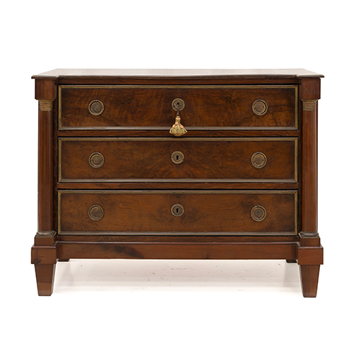 Sub.:38 - Lote: 1282 -  C�moda estilo Imperio con tres cajones .