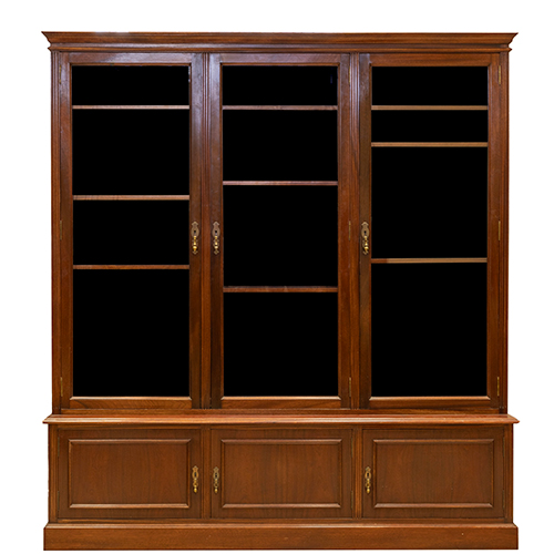 Sub.:38 - Lote: 270 -  Vitrina en madera patinada con baldas regulables.